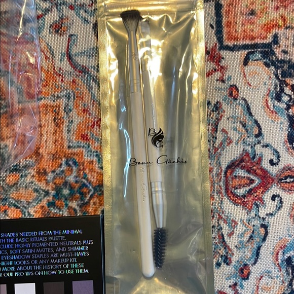 Lovecraft Beauty Eyeshadow Palette and NARS Makeup Set, Beau Gachie Brushes - Picture 5 of 5